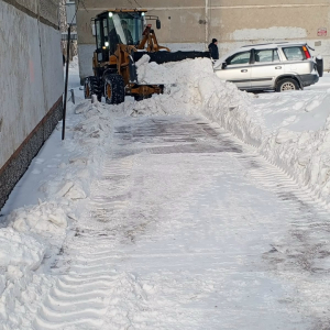 Убрали участок территории возле дома